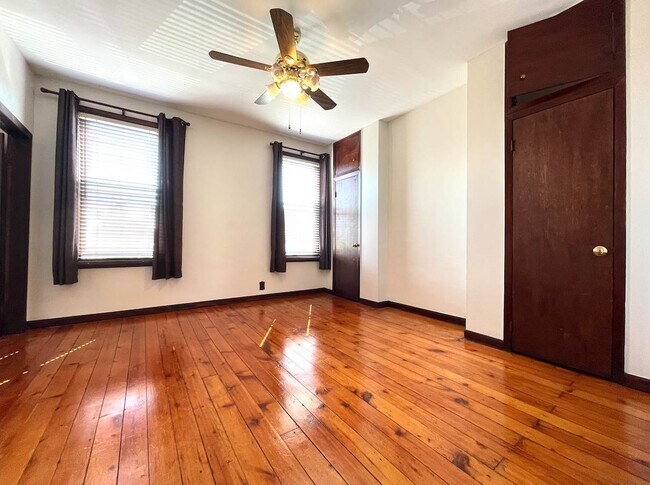 Building Photo - 322 4th St