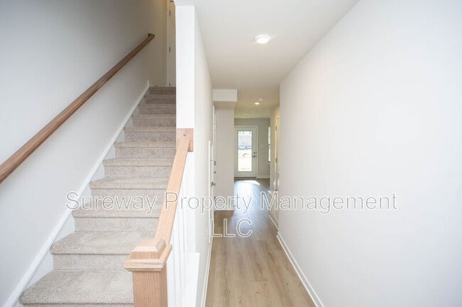 Building Photo - 8 Foxwood Dr