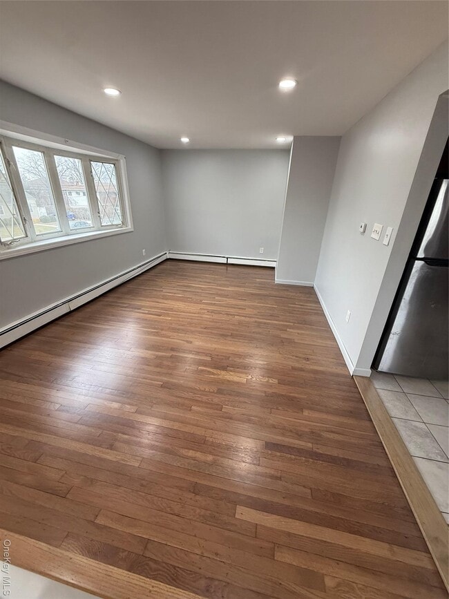 Building Photo - 28 Weir St