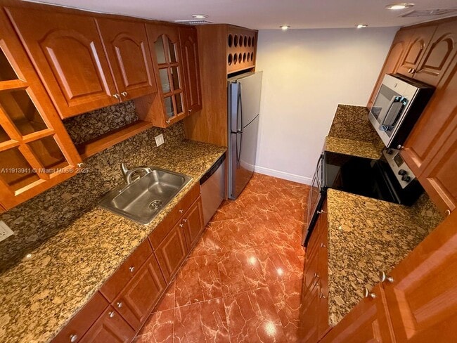 Foto del edificio - 900 Bay Dr