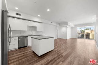 Building Photo - 1215 S Bedford Dr
