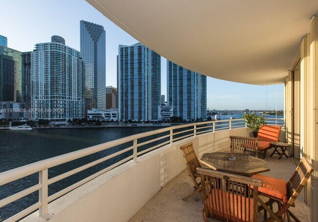Foto del edificio - 888 Brickell Key Dr
