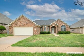 Building Photo - 8 St Andrews Ct