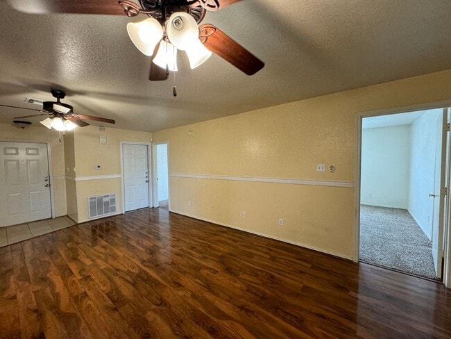 Building Photo - 360 Virtual Tour Available