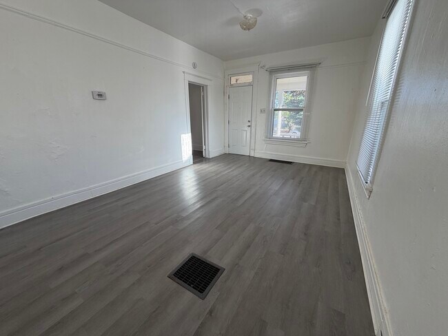 Foto del edificio - 1505 E 7th St