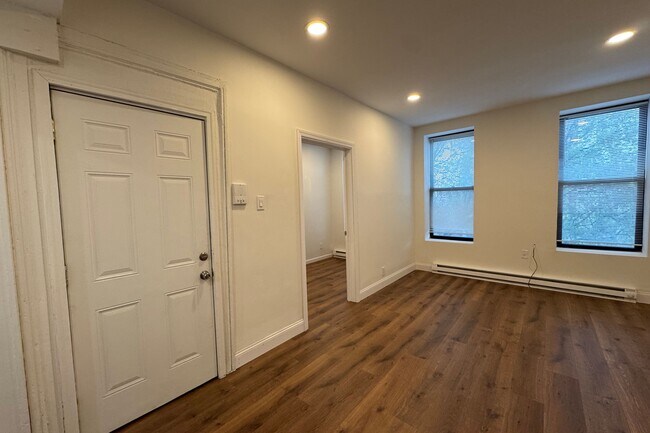 Foto del edificio - 30 E 127th St