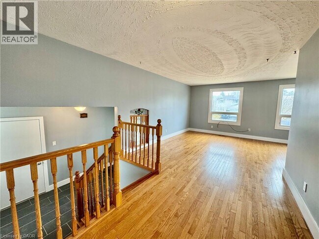 Building Photo - 123 Toynbee Crescent