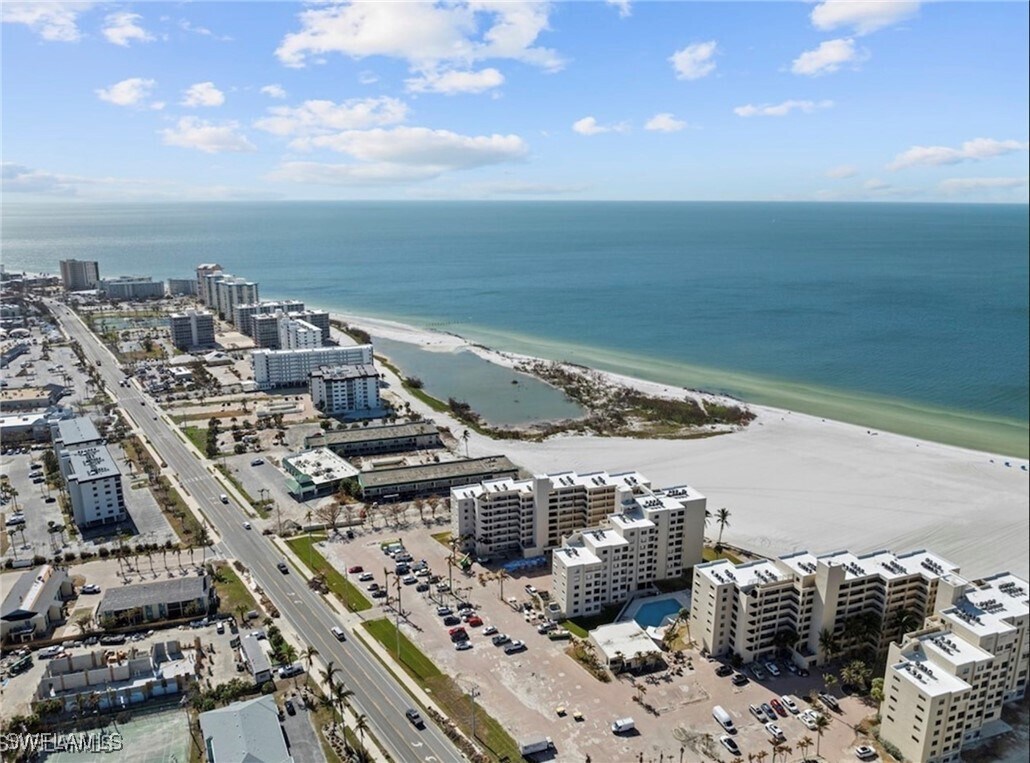 Foto del edificio - 6672 Estero Blvd