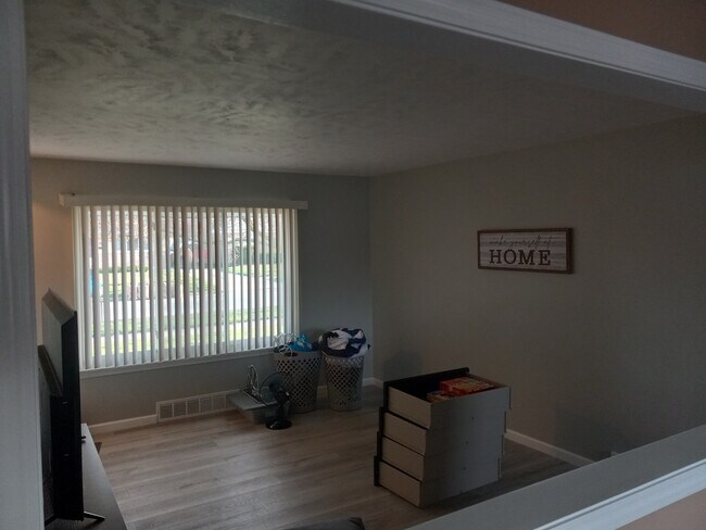 Building Photo - 34332 Rosslyn St