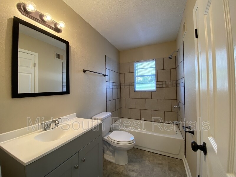 Foto del edificio - 5758 Lowry Rd