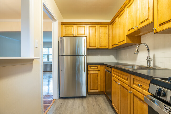 Kitchen - 4.5 Rm, 2 Bd, 1 Ba - Fairlawn Properties