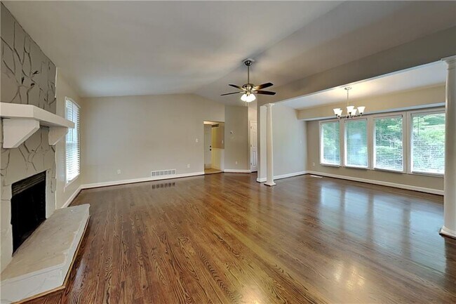 Foto del edificio - 3777 Junction Dr NW