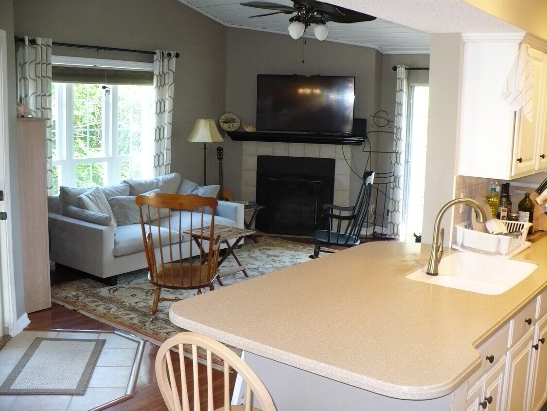 71 Leafwood Ln Unit 296, Groton, CT 06340 Condo for Rent in Groton