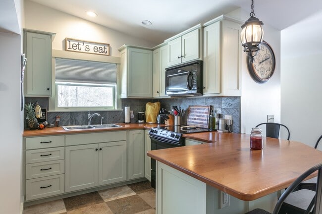 Building Photo - 335 US-4