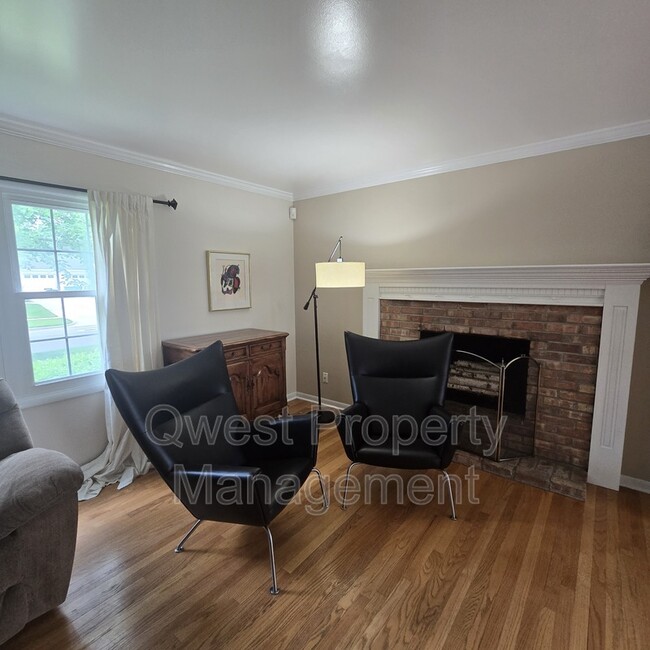 Building Photo - 2236 Elmwood Dr SE