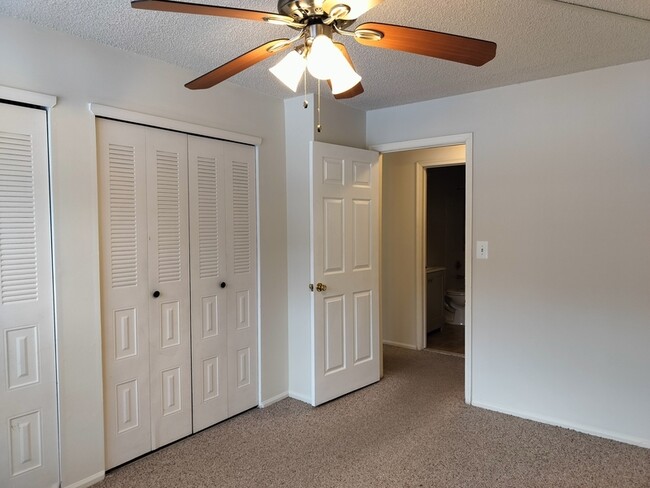 Foto del edificio - 19 Mendrey Ct