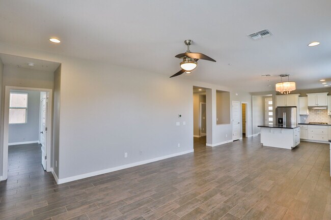 Building Photo - 5365 S Tatum Ln