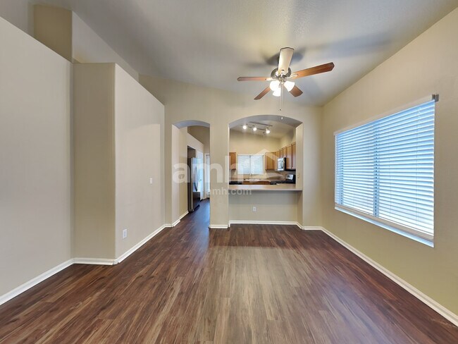 Foto del edificio - 15640 W Magnolia St