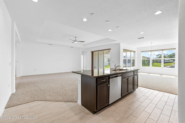 Foto del edificio - 285 Loymer Cir