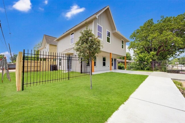Building Photo - 8361 Tate St
