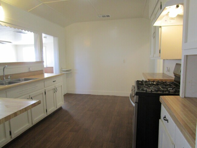 Building Photo - 14750 9th Ave