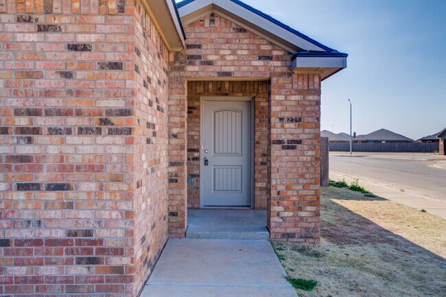 Building Photo - Bright & Spacious 4-Bed Home in Wolfforth