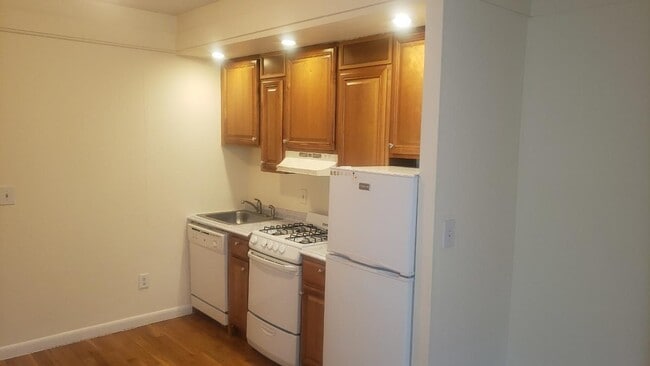 Photo - 286 Beacon St House