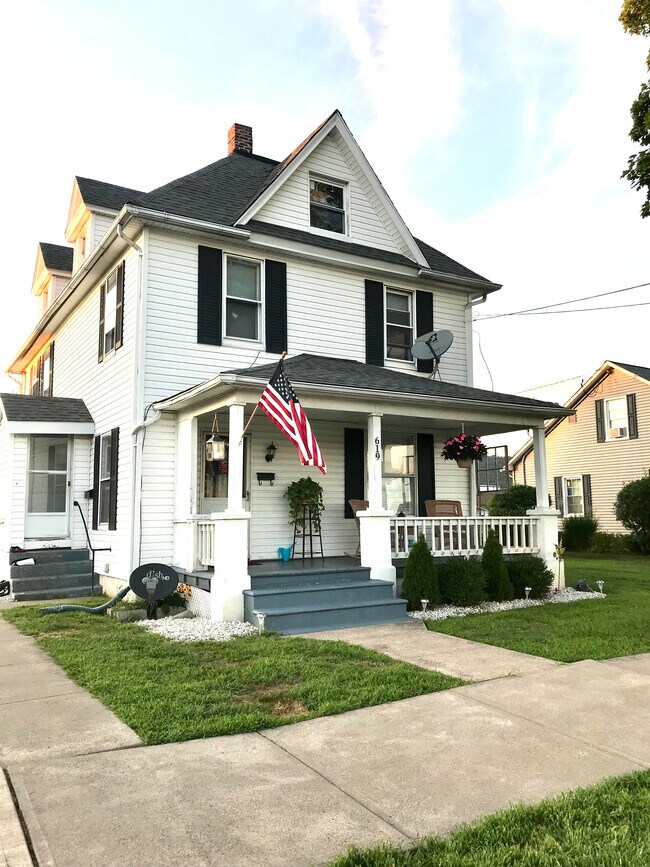 Foto del edificio - 619 E 5th St