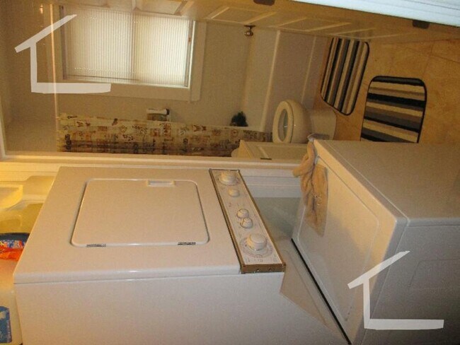 Foto del edificio - 3 Bed 1 Bath in Brighton 9/1