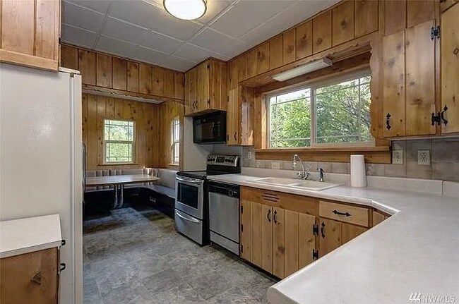 Foto del edificio - Charming Bellingham Retreat with Bright Living Spaces & Private Yard