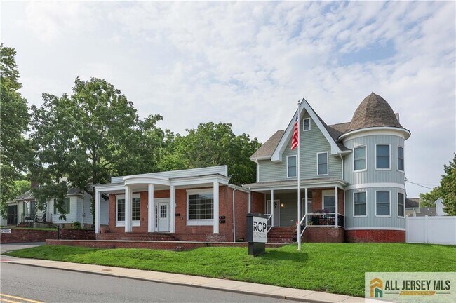 Building Photo - 215 Washington Rd