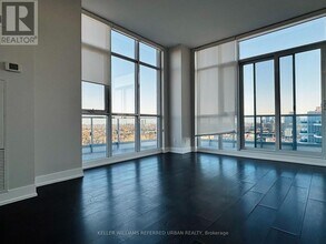 Building Photo - 9471 Yonge St