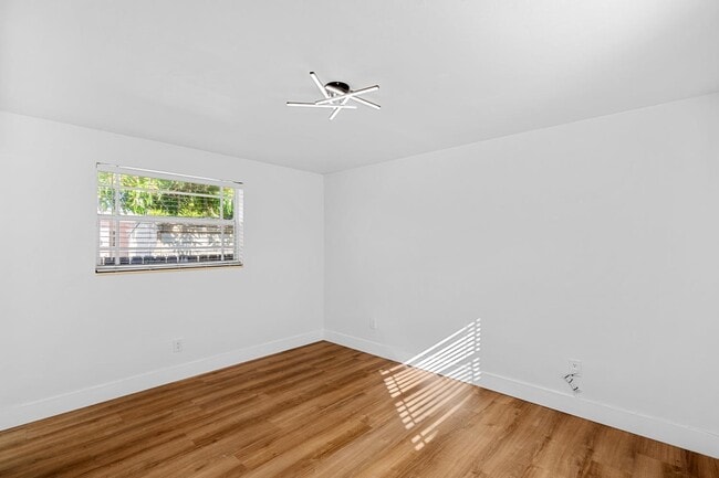 Building Photo - 1607 Hayes St