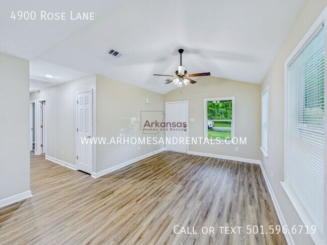 Foto del edificio - 4900 Rose Ln