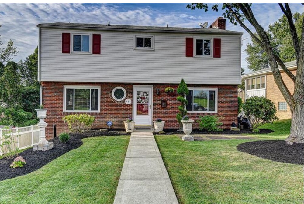 Front of house - 444 Brunner Dr