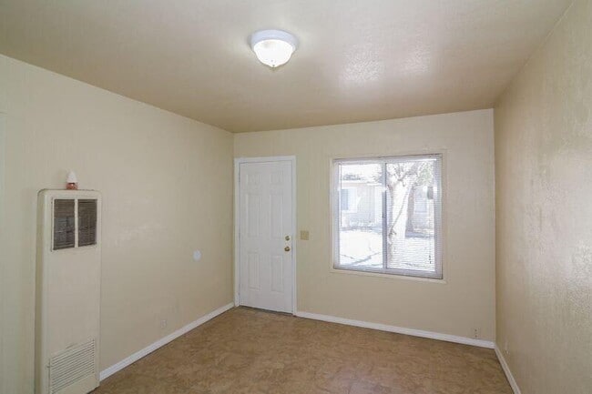 Building Photo - 2610 Desert St