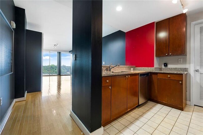 Foto del edificio - 3338 Peachtree Rd NE