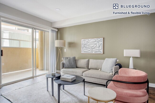 Foto del edificio - 7660 Beverly Blvd