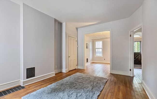 Family room - 223 W 17th St