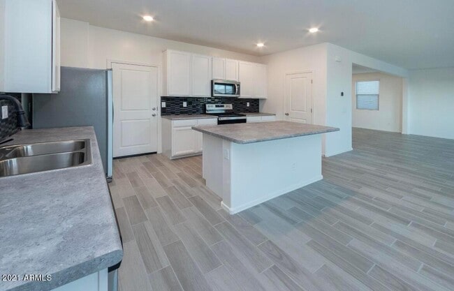 Foto del edificio - 7259 N 125th Dr