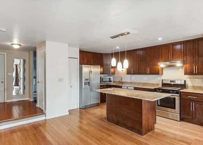 Kitchen - 527 Winston Ln