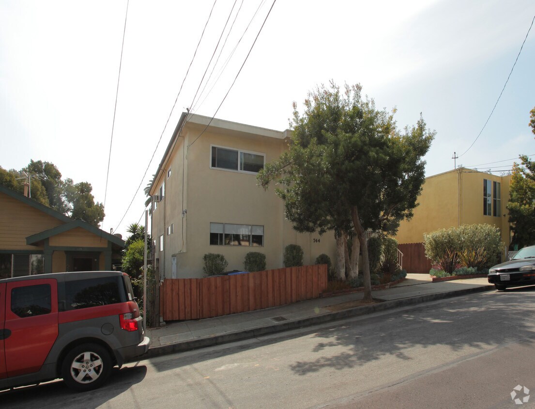 Building Photo - 744 Pier Ave