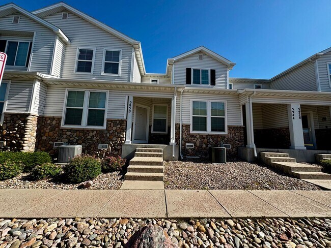 Building Photo - 2 Bed 3 Bath Townhome on Dublin & Powers