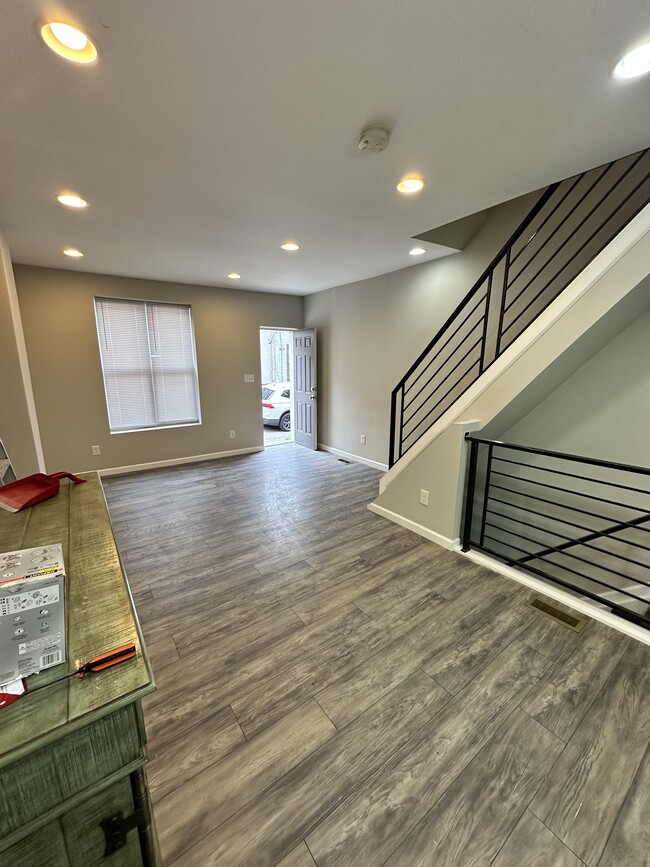 Building Photo - 1920 S Bonsall St