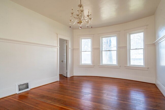 Foto del edificio - Stunning 1910 Historic Home