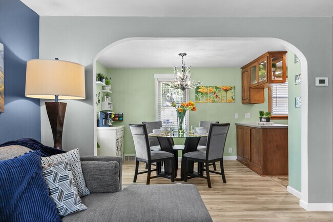 Foto del edificio - 302 E Wilson Ave