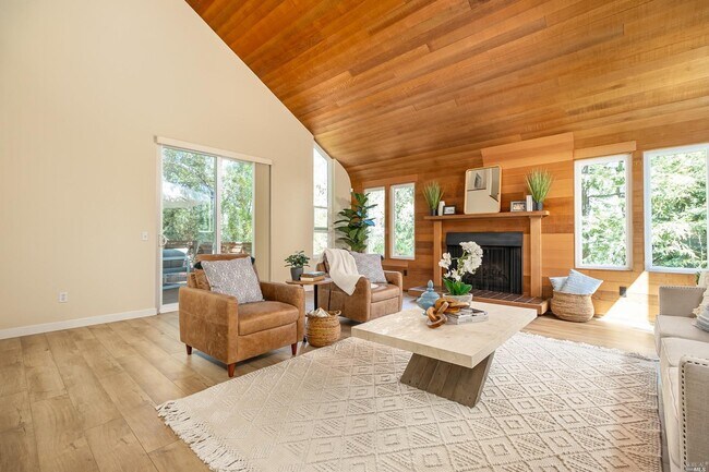 Building Photo - 1425 Los Olivos Rd