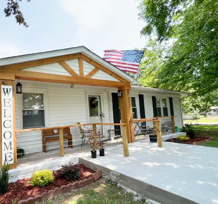 Foto del edificio - 5721 McDaniel Dr