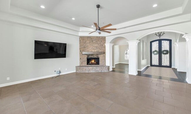 Building Photo - 3324 E Suncrest Ct