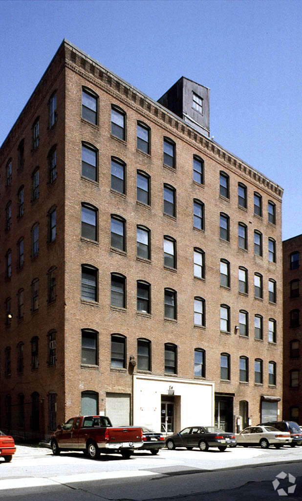 Building Photo - Fort Point Place